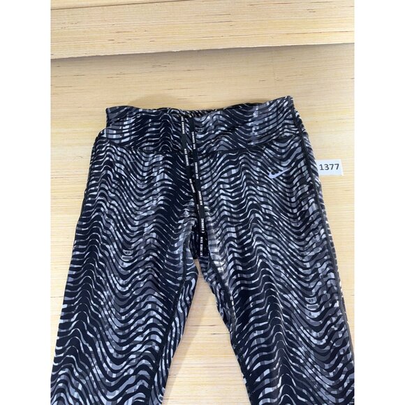 Nike women's size Medium Dri-fit leggings with drawstring and small pocket in th - Picture 13 of 14